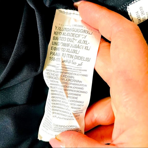 Under Armour youth XL tech shirt like new. Black - Picture 6 of 6